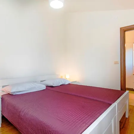 度假居 Jadran - Lbn310 By Interhome *